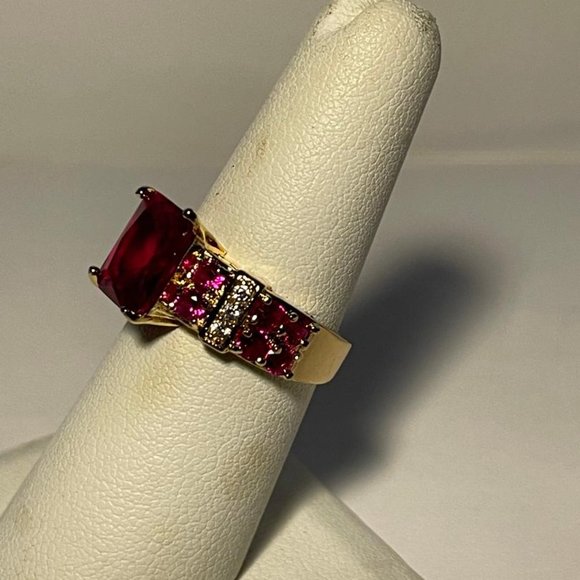 Ruby Red and Gold Fashion Ring SZ 6.5 - Picture 2 of 2